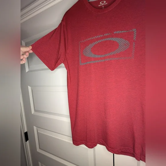 Oakley Mens Large Hydrolix Regular Fit Distressed Logo Red T-shirt - Picture 3 of 7